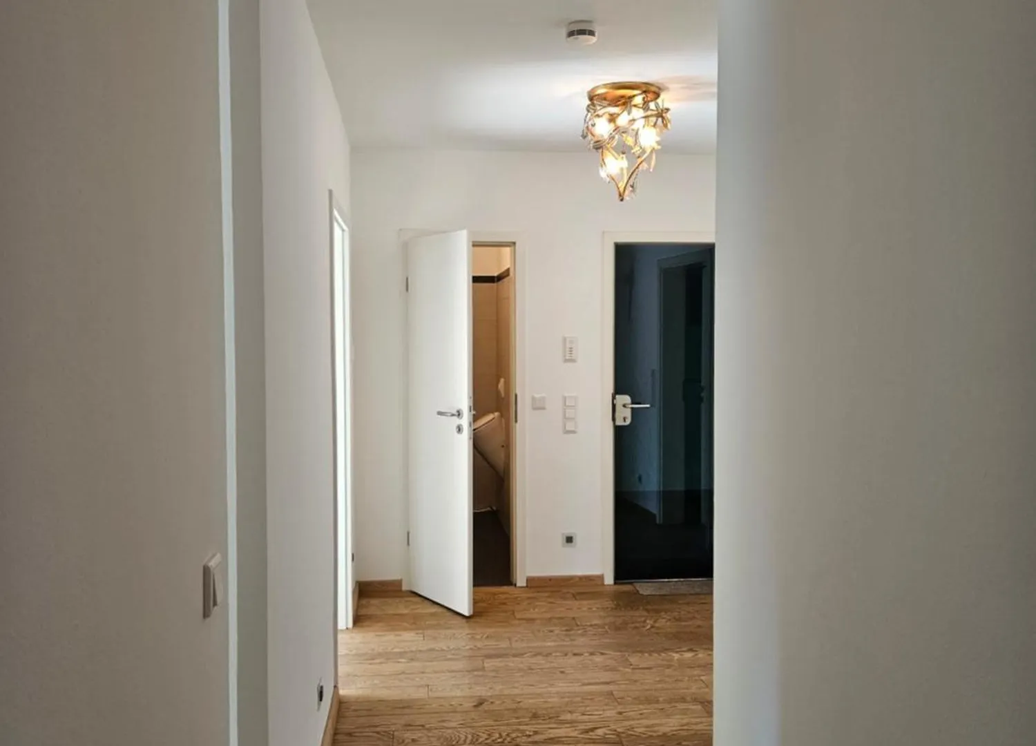 Residence Moai - Exklusiver Rueckzugsort Fuer Geschaeftsreisen - Kostenloser Parkplatz, Wlan, Waschtrockner, Smart Tv, Qbo Essential, Ergonomischer Schreibtisch Erlangen 0*,  Germany