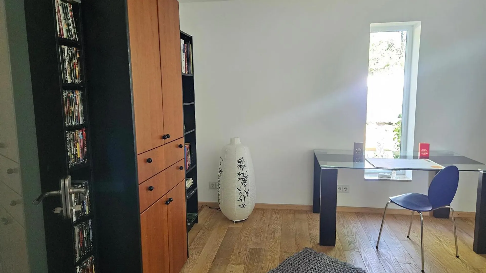 Apartment Residence Moai - Exklusiver Rueckzugsort Fuer Geschaeftsreisen - Kostenloser Parkplatz, Wlan, Waschtrockner, Smart Tv, Qbo Essential, Ergonomischer Schreibtisch Erlangen