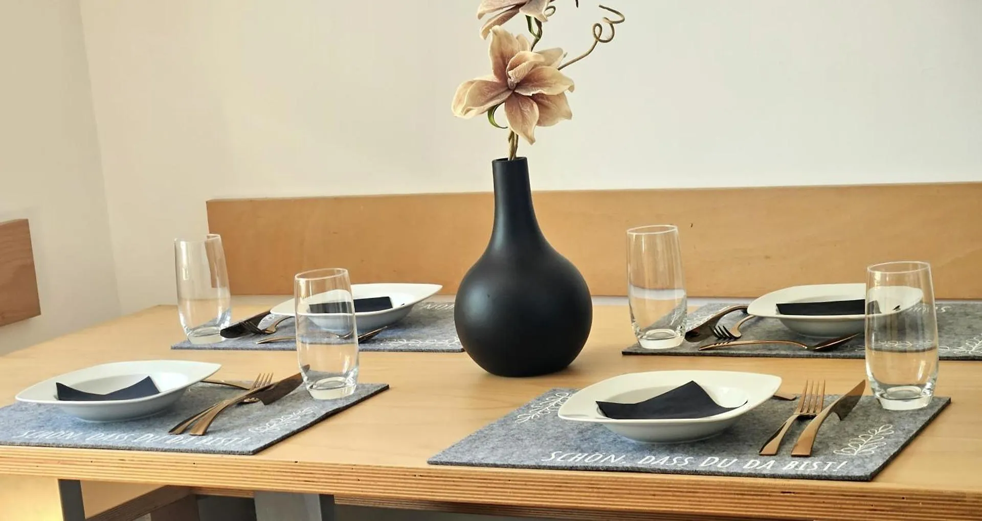 Residence Moai - Exklusiver Rueckzugsort Fuer Geschaeftsreisen - Kostenloser Parkplatz, Wlan, Waschtrockner, Smart Tv, Qbo Essential, Ergonomischer Schreibtisch Erlangen