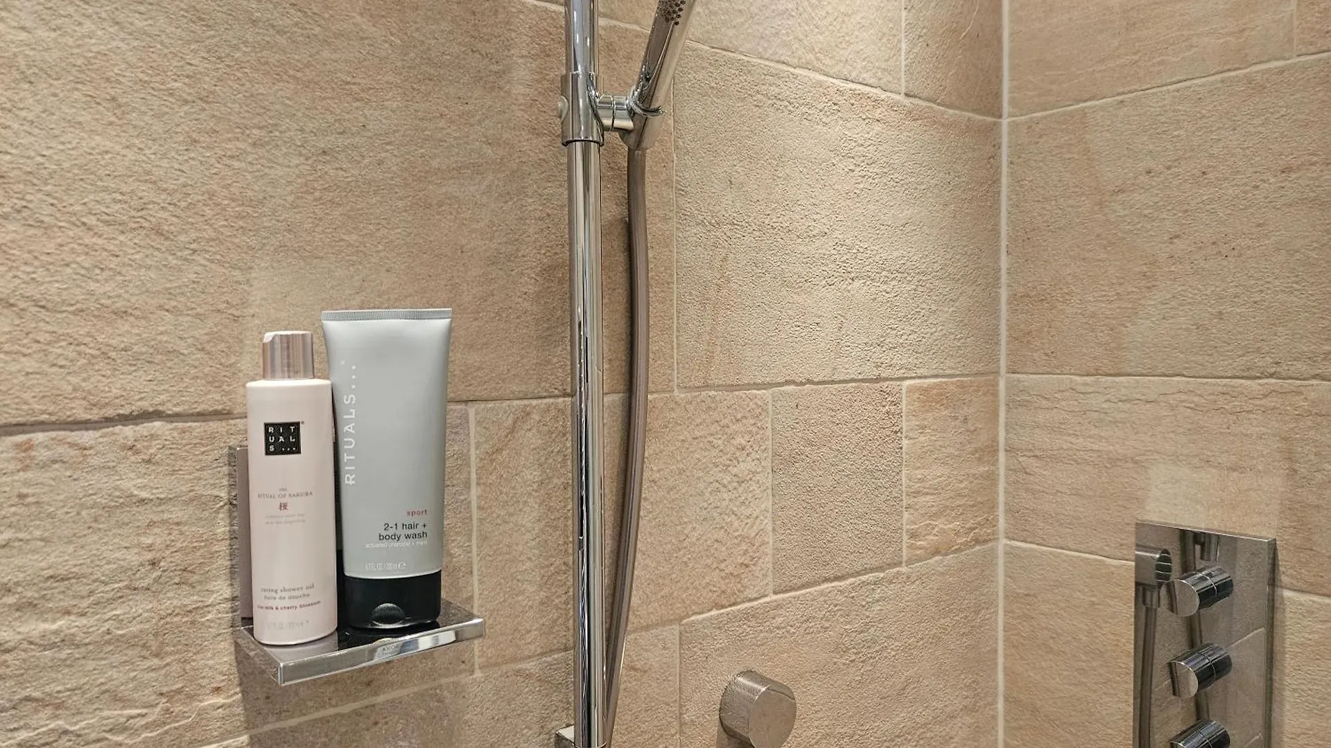 Residence Moai - Exklusiver Rueckzugsort Fuer Geschaeftsreisen - Kostenloser Parkplatz, Wlan, Waschtrockner, Smart Tv, Qbo Essential, Ergonomischer Schreibtisch Erlangen