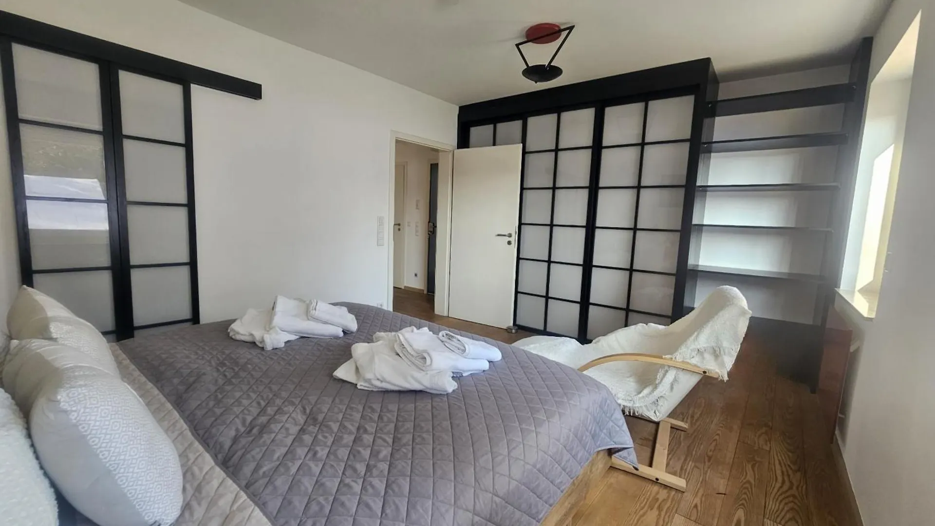 Residence Moai - Exklusiver Rueckzugsort Fuer Geschaeftsreisen - Kostenloser Parkplatz, Wlan, Waschtrockner, Smart Tv, Qbo Essential, Ergonomischer Schreibtisch Erlangen 0*,  Germany