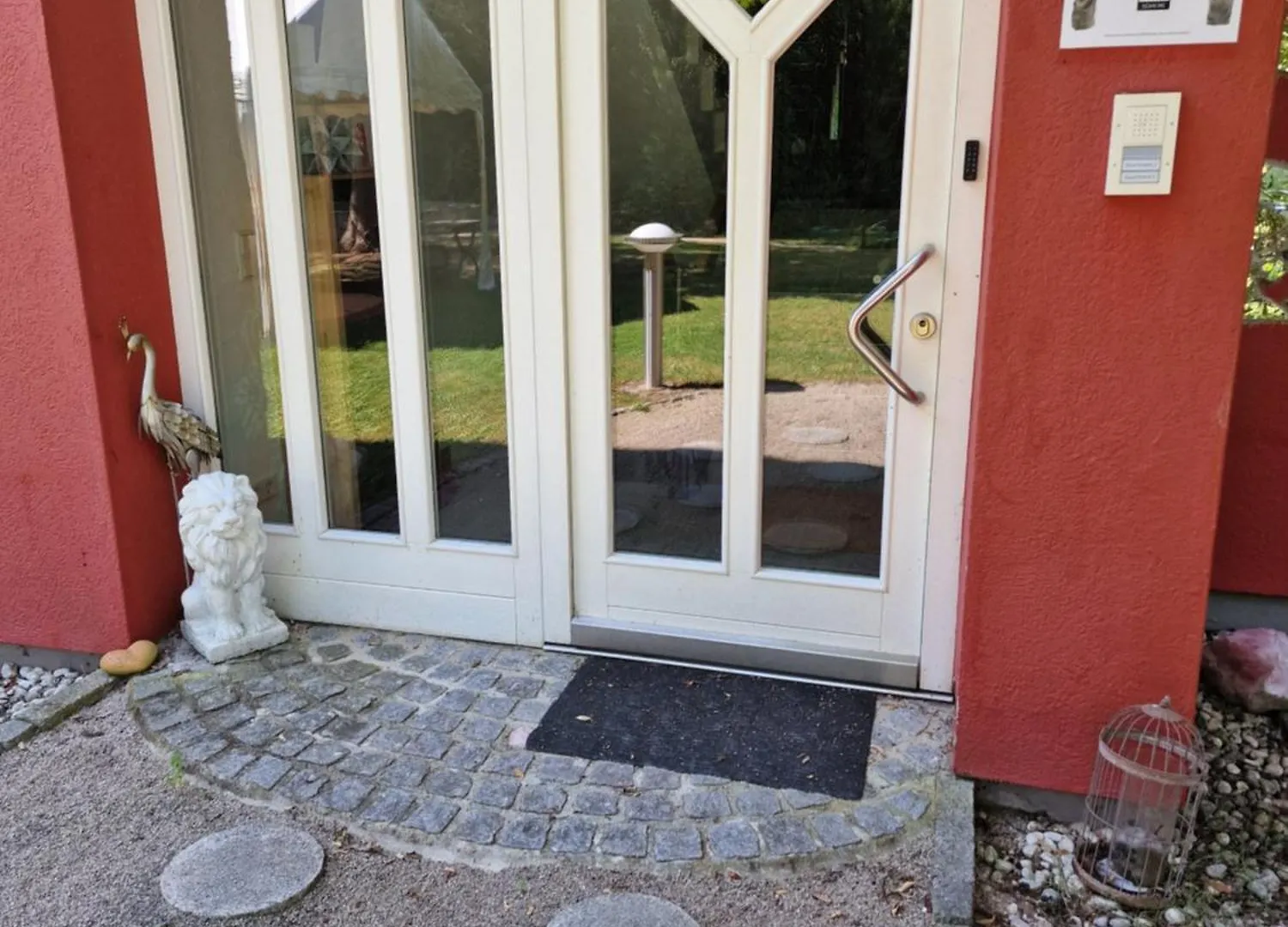 Residence Moai - Exklusiver Rueckzugsort Fuer Geschaeftsreisen - Kostenloser Parkplatz, Wlan, Waschtrockner, Smart Tv, Qbo Essential, Ergonomischer Schreibtisch Erlangen 0*,  Germany