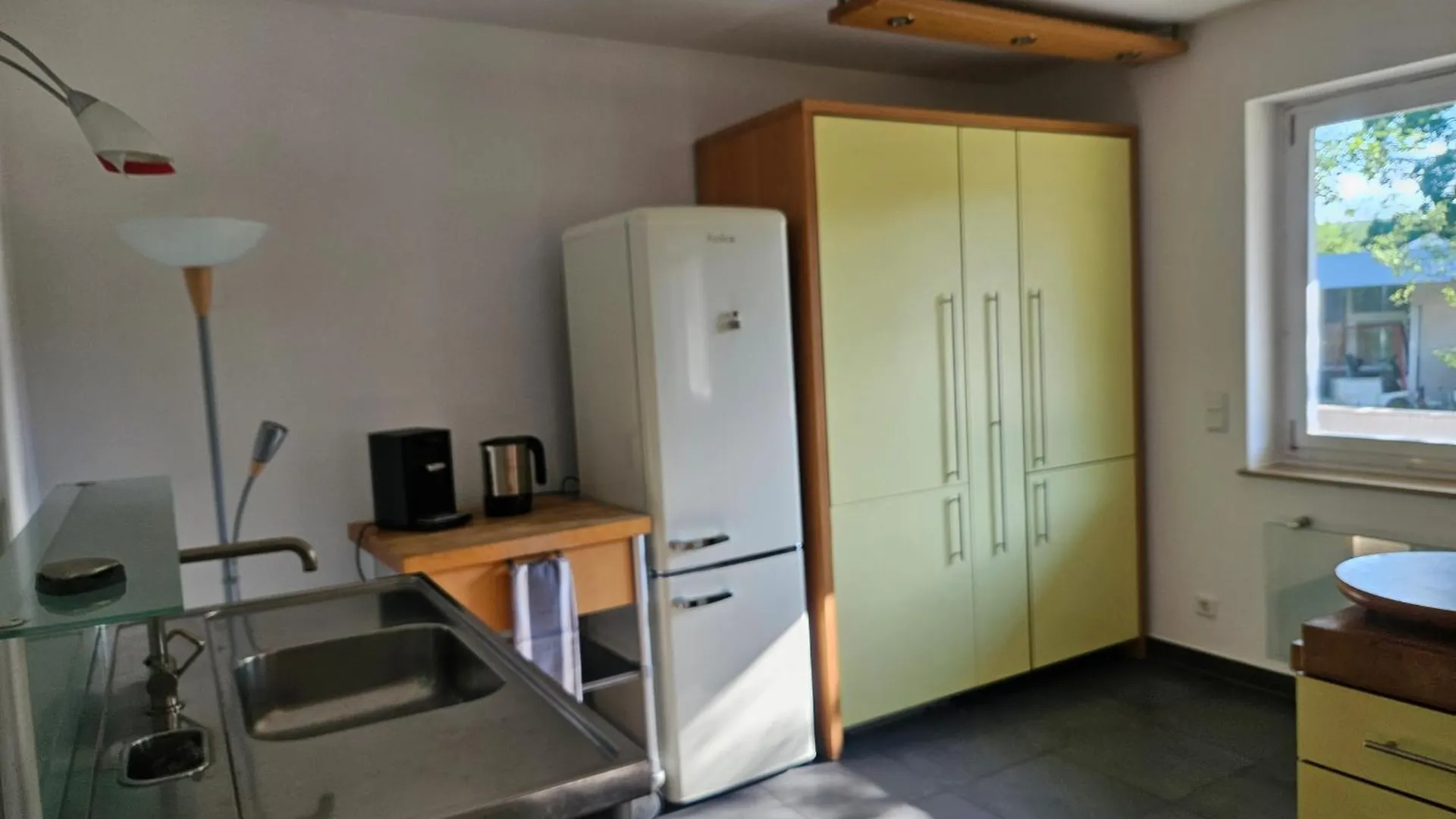 Apartment Residence Moai - Exklusiver Rueckzugsort Fuer Geschaeftsreisen - Kostenloser Parkplatz, Wlan, Waschtrockner, Smart Tv, Qbo Essential, Ergonomischer Schreibtisch Erlangen